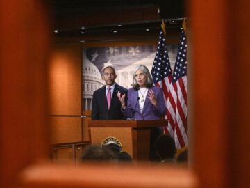 Yüzlerce Kişinin ‘Çok Gizli’ Yetkisi Temsilciler Meclisi Demokratlarının Web Sitesinde İfşa Edildi