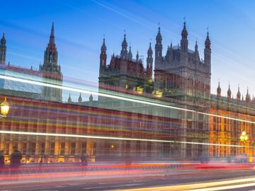 Birleşik Krallık hükümeti, politikaya ilişkin bağımsız incelemenin ardından Kredi Ücreti uzlaşma reformlarını taahhüt ediyor