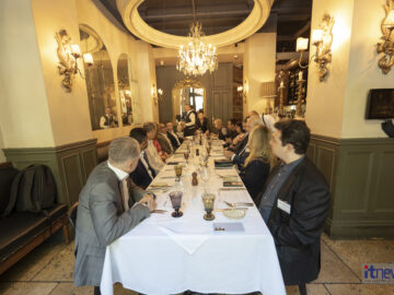 Fotoğraflarla: Saviynt insan olmayan kimlikleri güvence altına alıyor Sidney yuvarlak masa toplantısı
