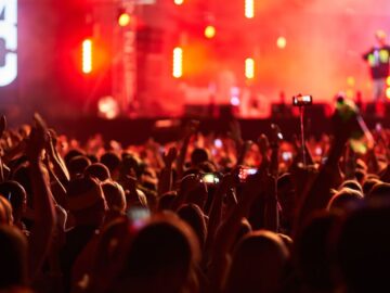 Hollanda polisi dolandırıcılığın ne kadar kolay çalıştığını göstermek için sahte bilet satıyor