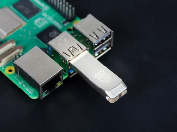 Raspberry Pi artık 30 dolardan başlayan markalı bir USB flash sürücü sunuyor
